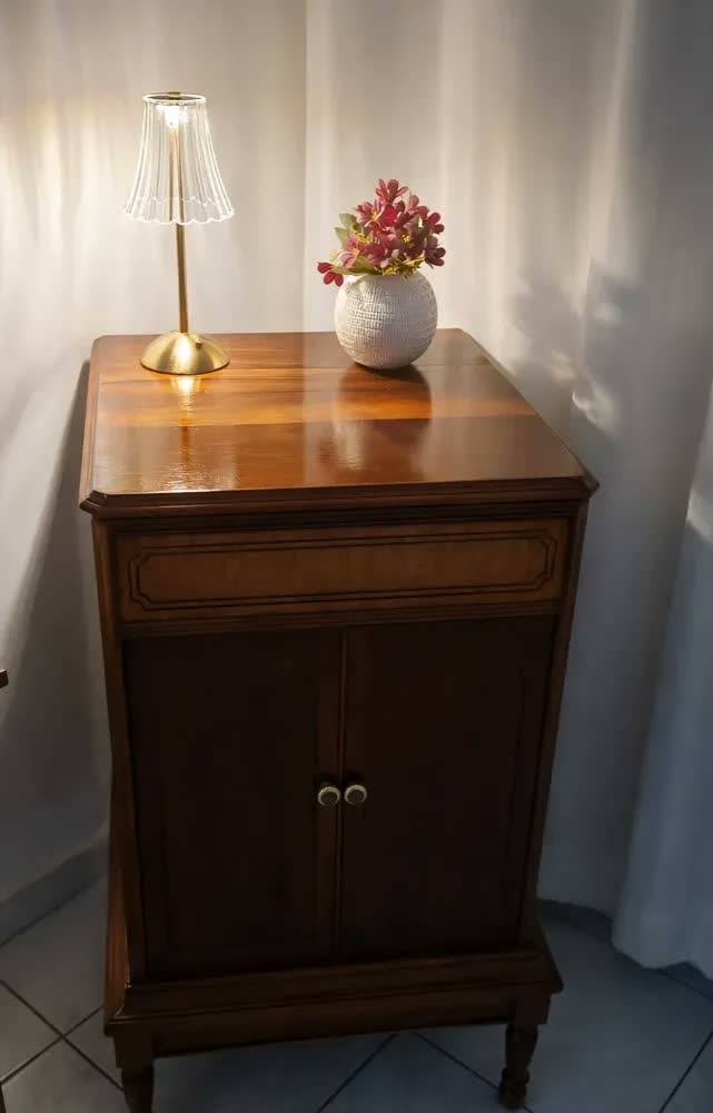 foto de Abajur Mesa Saia De Seda Com Barra Led Sensor Sem Fio 3 Cor Dourado 0