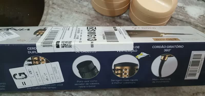 foto de Escova Rotativa Britânia Ber21pd Escova Giratoria Bivolt Preto/dourado