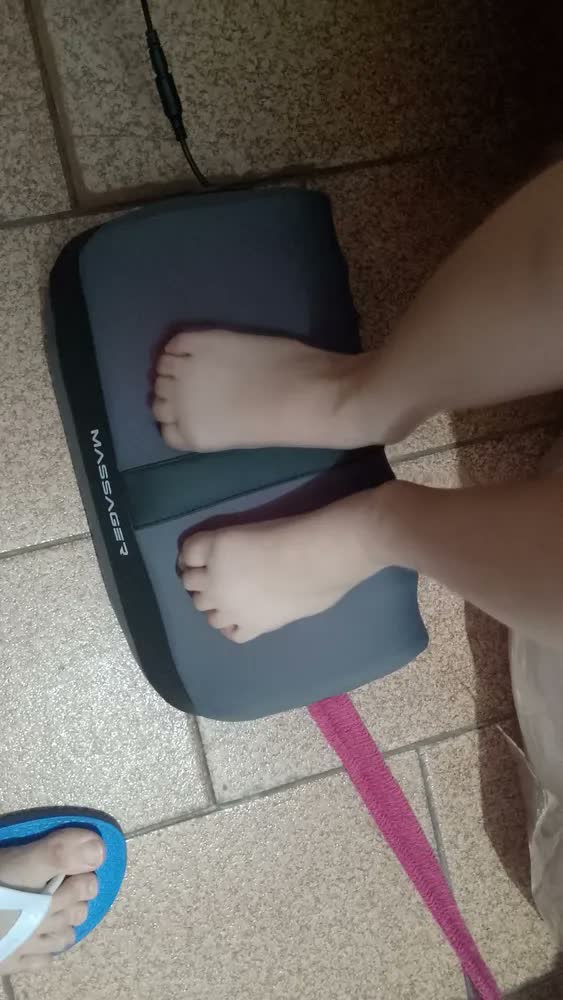 foto de Massageador De Pés Elétrico Buaerfa Portátil com Aquecimento E Rolos, Shiatsu, Massagem Para Pernas E Panturrilhas, Presente Para Homens E Mulheres, Ideal Casa E Escritório, 127/220V universal