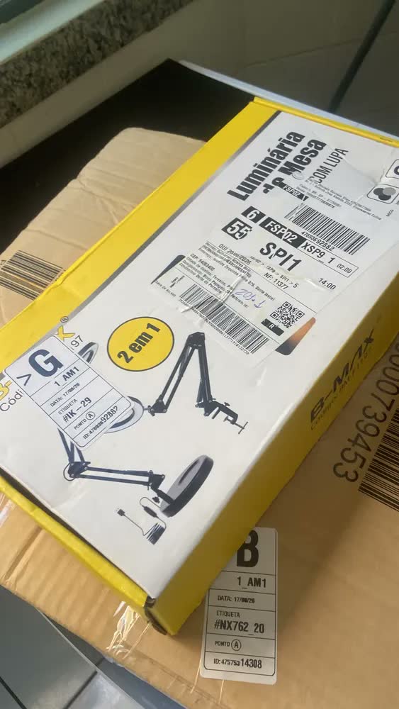 foto de Luminária Lupa Articulada Dost Pet de Mesa e Bancada, LED Bivolt com USB