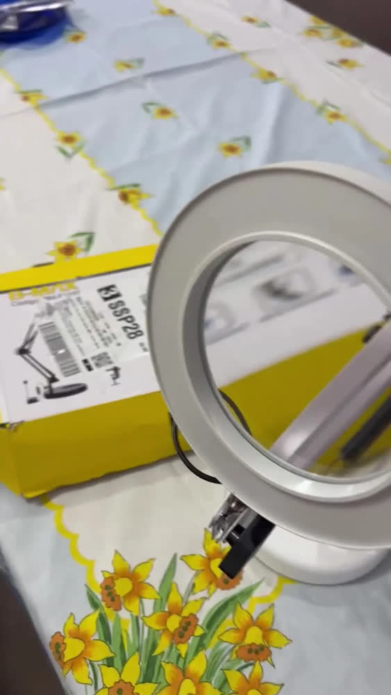foto de Luminária Lupa Articulada Dost Pet de Mesa e Bancada, LED Bivolt com USB