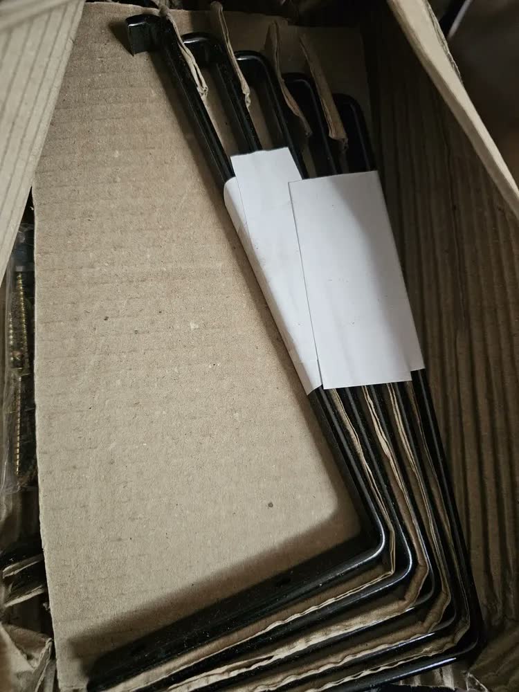 foto de Kit 12 Mão Francesa Invertida Stuepp Decor 20cm Ferro com 5mm Resistente Furo de fixação para tábua