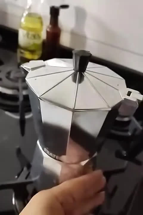 foto de Cafeteira Italiana Moka Alumínio 6 Xícaras Café Expresso Espresso Para Fogão Manual Tradicional Resistente 300 Ml Casa Premium Sólar