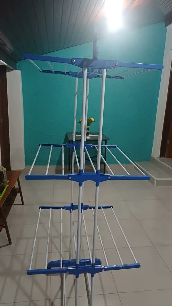 foto de Varal De Pé Grande 3 Andares Com Rodinhas Vertical Hgic Azul