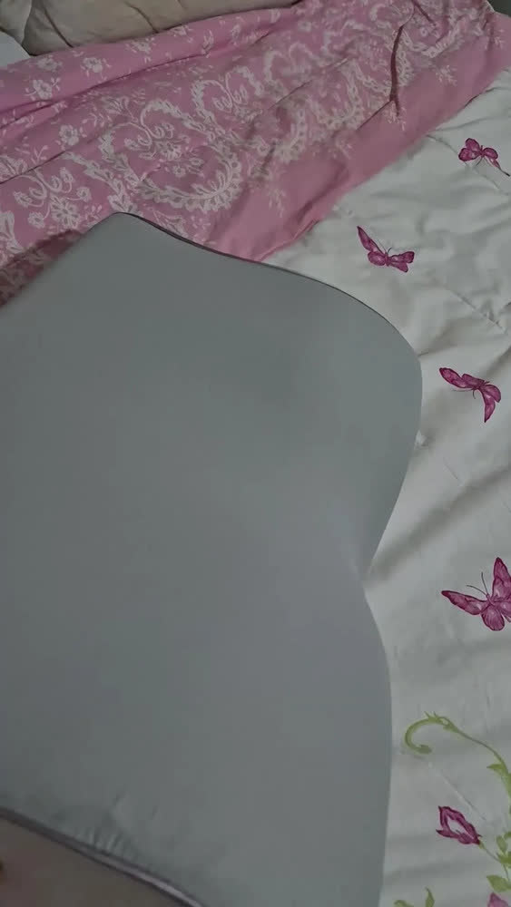 foto de BETWO Travesseiro Cervical Ortopédico Ergonômico de Espuma Viscoelástica, Formato Borboleta com Suporte para Pescoço e Ombros, para Dormir de Lado e de Costas, com Máscara para olhos, 60*36*12CM Cinza