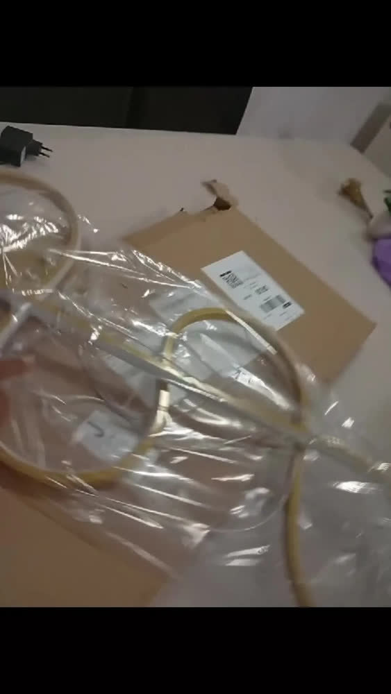 foto de VOLTIS - Luminária Pendente LED Moderna Bivolt 3 Cores de Luz em Um Brilho Regulável Ideal para Sala de Estar e Cozinha