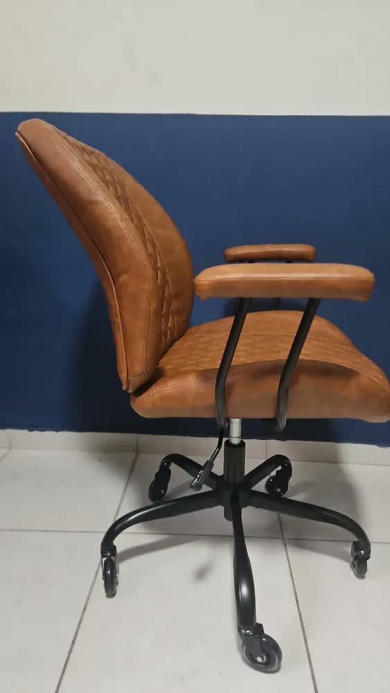 foto de Cadeira De Escritório Ergonômica Milano Luvinco Executiva Couro Apoio de Braços Apoio Lombar Altura Ajustável Rodízio Borracha Anti Risco Cor Marrom