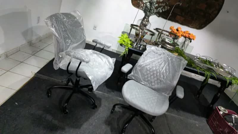 foto de Cadeira De Escritório Ergonômica Milano Luvinco Executiva Couro Apoio de Braços Apoio Lombar Altura Ajustável Rodízio Borracha Anti Risco Cor Marrom