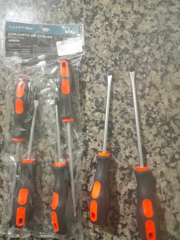foto de KIT CHAVE DE FENDA JOGO COM 6 CHAVES PEÇAS PHILLIPS MAGNÉTICA IMANTADA COM IMÃ PARA PARAFUSO CABO EMBORRACHADO AÇO CARBONO STRONEX