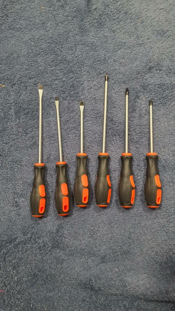 foto de KIT CHAVE DE FENDA JOGO COM 6 CHAVES PEÇAS PHILLIPS MAGNÉTICA IMANTADA COM IMÃ PARA PARAFUSO CABO EMBORRACHADO AÇO CARBONO STRONEX