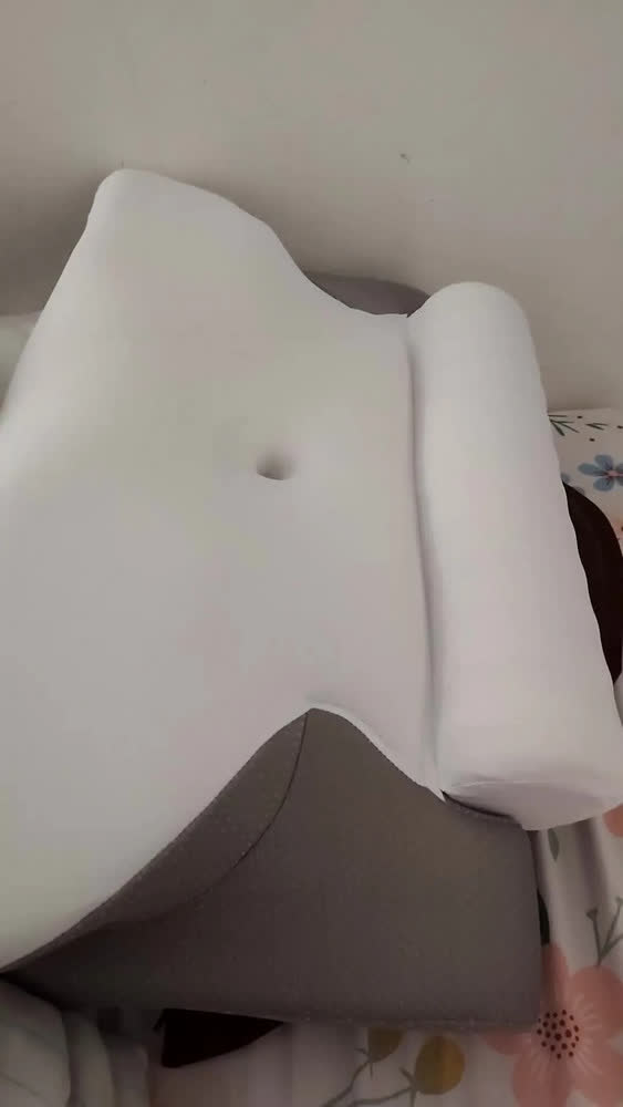 foto de Pluma Negra Travesseiro Cervical Ortopédico Borboleta 2 em 1, Espuma Viscoelástica de Memória, Ergonômico com Rolo de Pescoço, Suporte Cervical para Dormir de Lado e de Costas, Apoio Coluna,66*43*13cm