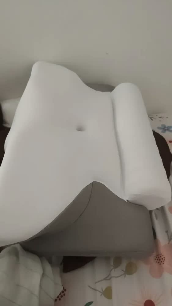 foto de Pluma Negra Travesseiro Cervical Ortopédico Borboleta 2 em 1, Espuma Viscoelástica de Memória, Ergonômico com Rolo de Pescoço, Suporte Cervical para Dormir de Lado e de Costas, Apoio Coluna,66*43*13cm