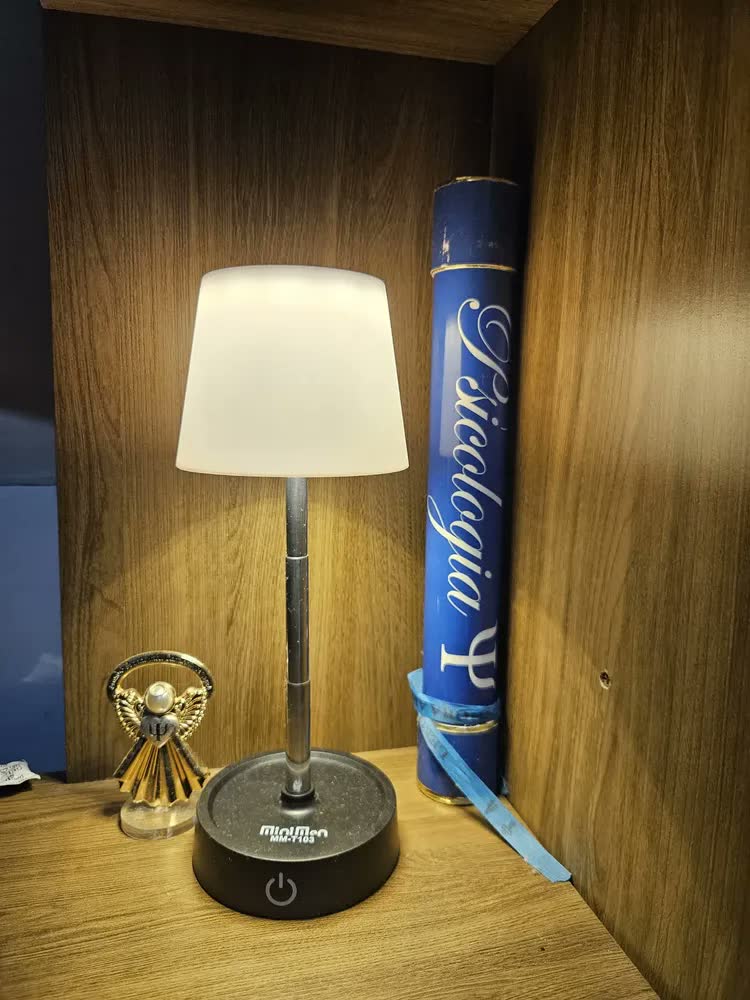 foto de Luminária de Mesa LED USB-C Recarregável de Haste Ajustável com Toque, Luz Quente e Base Dourada