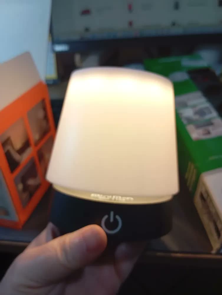 foto de Luminária de Mesa LED Touch Recarregável USB-C Sem Fio Dimerizável Luz Quente Haste Retrátil Ajustável Abajur Portátil para Quarto Cabeceira Leitura Estudo Escritório Base Branca Exclusivo Relógios