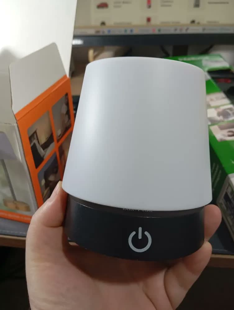 foto de Luminária de Mesa LED Touch Recarregável USB-C Sem Fio Dimerizável Luz Quente Haste Retrátil Ajustável Abajur Portátil para Quarto Cabeceira Leitura Estudo Escritório Base Branca Exclusivo Relógios