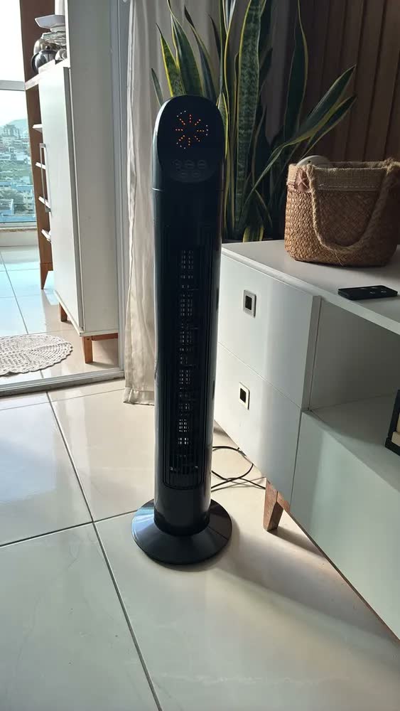 foto de Ventilador De Torre Silencioso Com 3 Velocidades E Timer 9h, Ventilador De Coluna XINGWON Com Controle Remoto, Oscilação 80°, Ideal Para Quarto, Sala E Escritório, Promove A Circulação De Ar