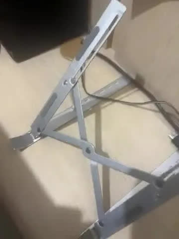 foto de Suporte Para Notebook e Macbook de Alumínio Dobrável Prateado