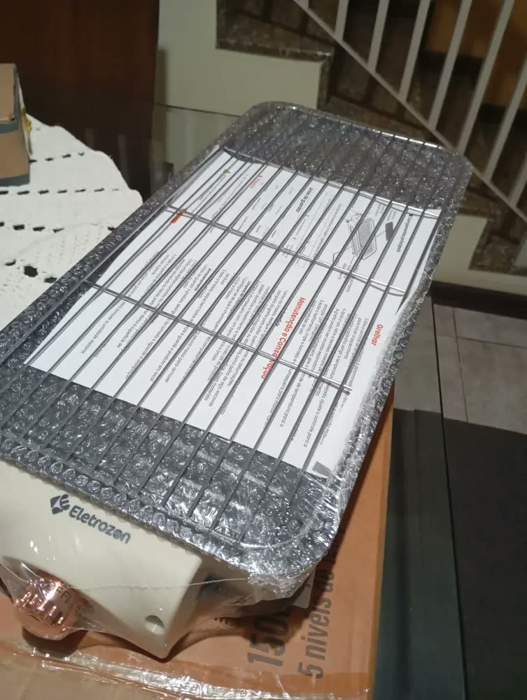foto de Churrasqueira Eletrica Para Bancada com pe Grill ELT-5720 Sem fumaça Para Apartamento Eletrozon Bege