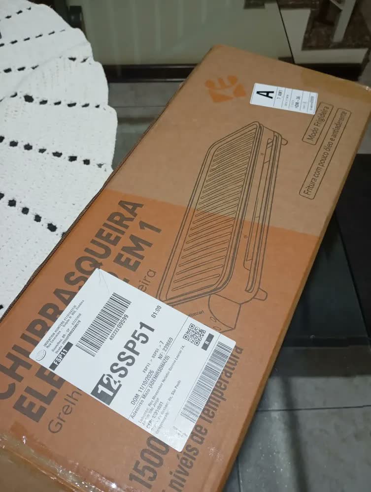 foto de Churrasqueira Eletrica Para Bancada com pe Grill ELT-5720 Sem fumaça Para Apartamento Eletrozon Bege
