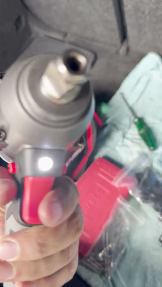 foto de Chave De Impacto Ruomutool-307 Sem Fio 520 Nm Com Bateria e Acessórios