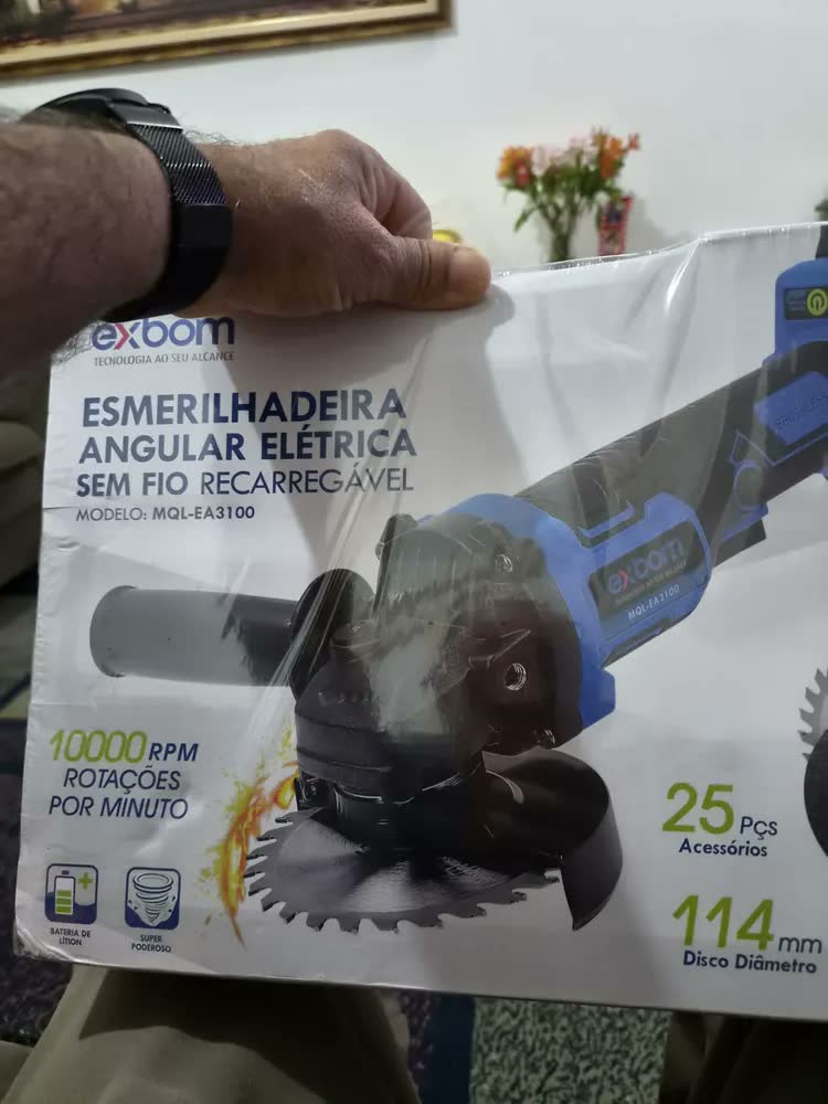 foto de Esmerilhadeira Lixadeira Politriz Elétrica Angular Sem Fio Profissional Several Importados Motor Brushless 2 Baterias 48v com Maleta 25 Acessórios