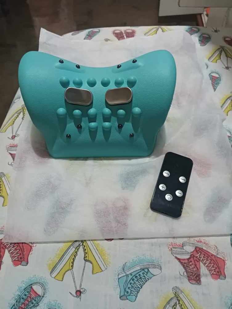 foto de Massageador Pescoço Cervical Almofada Massageadora Dores Massagem Com Aquecimento Vibração Estimulação Elétrica Relaxamento Descanso Conforto Azul-celeste 127/220v Púz