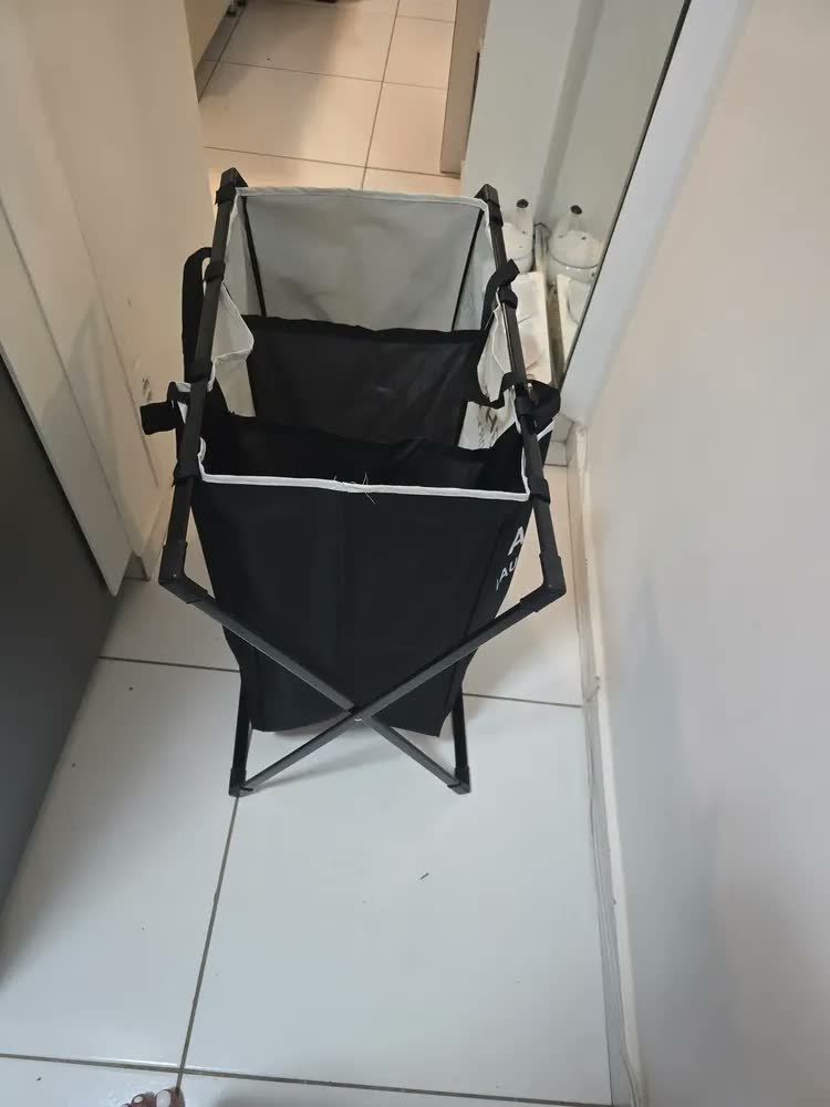 foto de Cesto Organizador De Roupas Sujas Dobrável 3 Divisórias Banheiro Lavanderia Branca Colorida Preta Poliéster Liso Marca Topy Home
