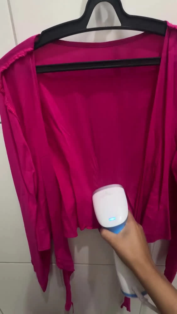 foto de Passadeira A Vapor Portátil 1500W Aquecimento Rápido 20S Para Vários Tecidos Chiyumc Ferro Vaporizador Vertical De Mão,Removedor De Rugas,Higienizador Limpeza,Tira Pelos,Ideal Para Viagens E Para Casa