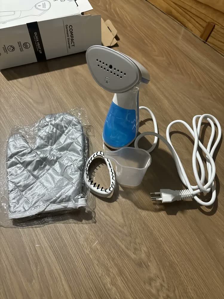foto de Passadeira A Vapor Portátil 1500W Aquecimento Rápido 20S Para Vários Tecidos Chiyumc Ferro Vaporizador Vertical De Mão,Removedor De Rugas,Higienizador Limpeza,Tira Pelos,Ideal Para Viagens E Para Casa