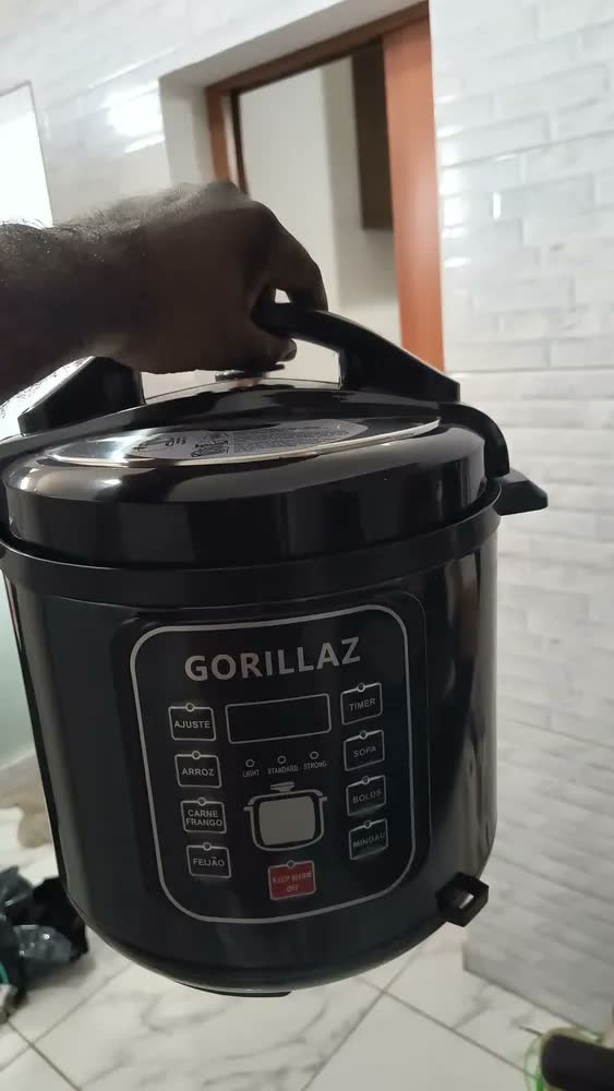 foto de PANELA DE PRESSÃO ELÉTRICA GORILLAZ PRETA 6L 1050W 8 em 1 - Kitchen Style
