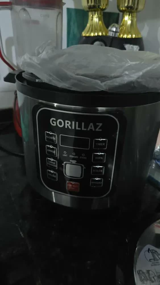 foto de PANELA DE PRESSÃO ELÉTRICA GORILLAZ PRETA 6L 1050W 8 em 1 - Kitchen Style