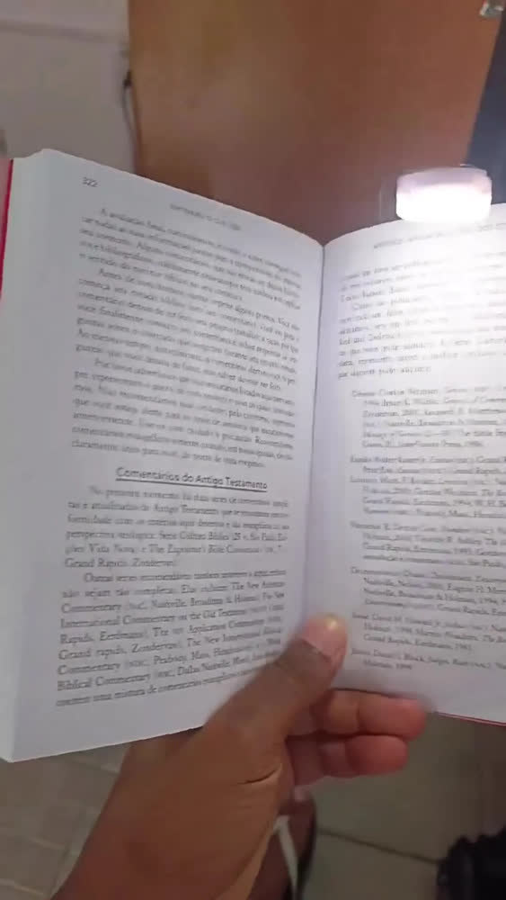 foto de Luminária LED para Leitura USB Recarregável Portátil com Clipe – ALVOO HOME TEXTIL