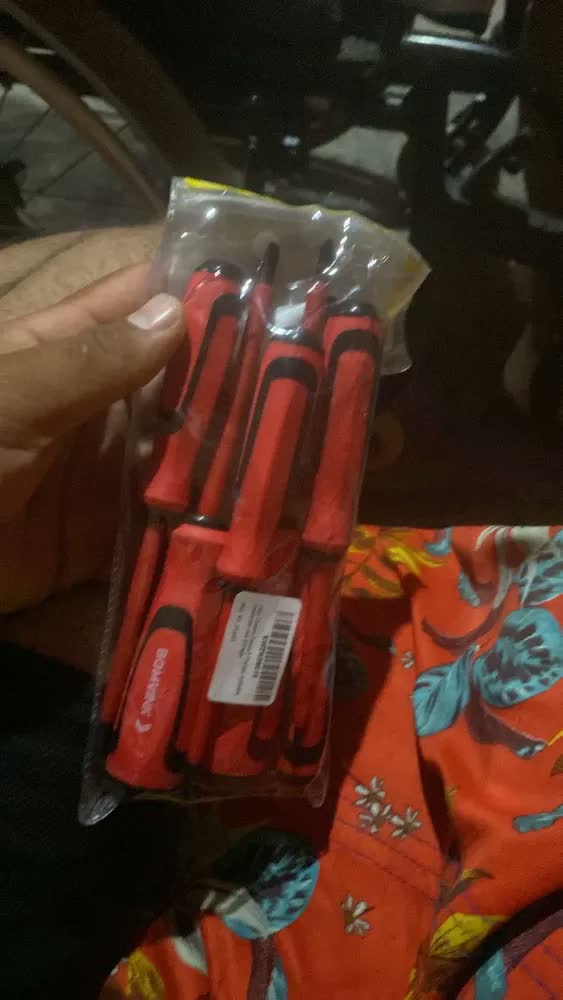 foto de Kit Jogo 6 Chaves Isoladas Imantadas Fenda Philips Ferramenta Profissional Eletricista Tomada Disjuntor Emborrachada Isolada Anti Eletricidade Anti Choque Fenda E Phillps Estrela Hexon