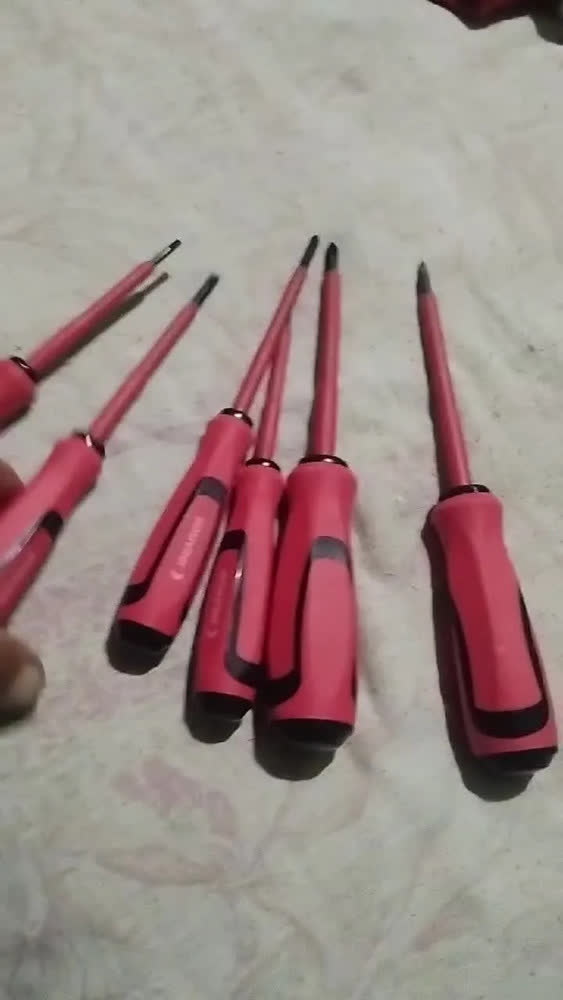 foto de Kit Jogo 6 Chaves Isoladas Imantadas Fenda Philips Ferramenta Profissional Eletricista Tomada Disjuntor Emborrachada Isolada Anti Eletricidade Anti Choque Fenda E Phillps Estrela Hexon