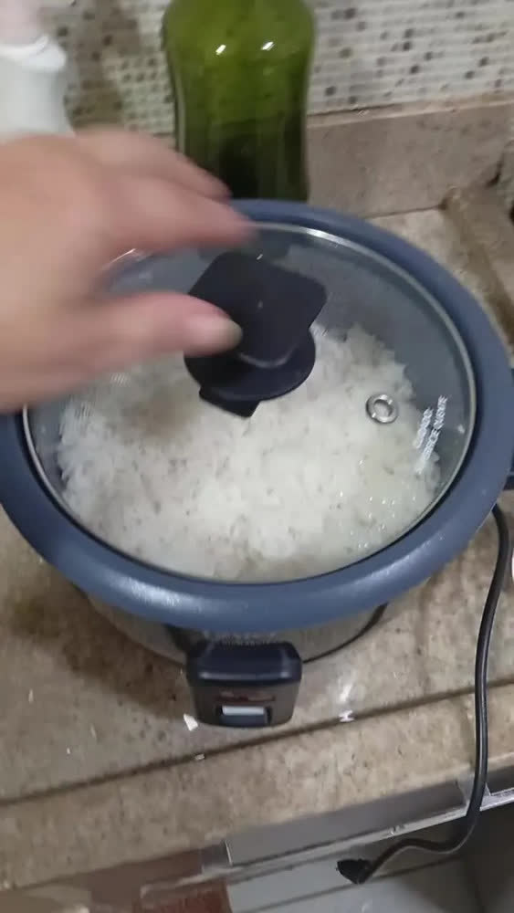 foto de Panela Elétrica De Arroz Diamondtech Oster Black 1,2l Oster