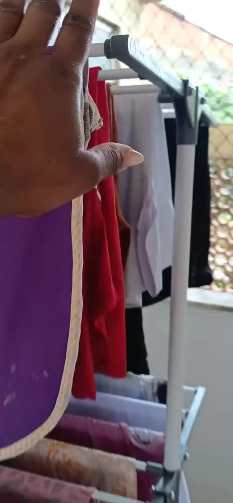 foto de Varal Chão Dobrável 3 Andares 30kg Com Rodinhas E Cabides