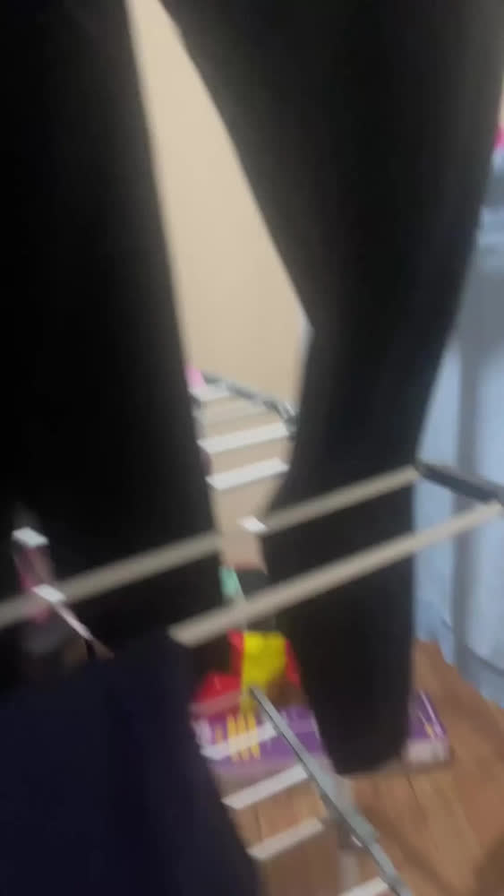 foto de Varal Chão Dobrável 3 Andares 30kg Com Rodinhas E Cabides