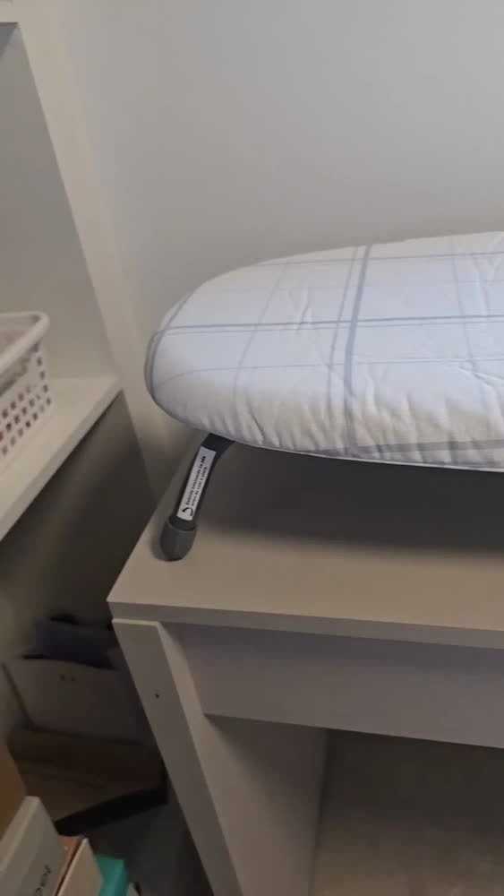 foto de LUMAI Tábua de Passar Roupa Ferro de Mesa Portatil - Passadeira Oxford Dobrável e Compacta - Suporte para Guardar o Ferro Junto - Gancho para Pendurar Parede - Tecido Antichamas