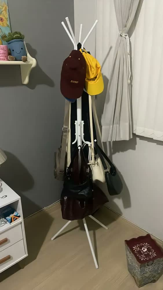 foto de Cabideiro de Chão Mancebo 12 Ganchos Arara Organizadora para Roupas Bolsas Casacos Chapéus Estrutura Metálica 170cm Reforçado