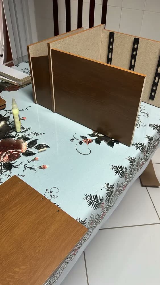 foto de Mesa de Cabeceira 3 Gavetas com Nicho Criado Mudo Luver Moveis - Freijó