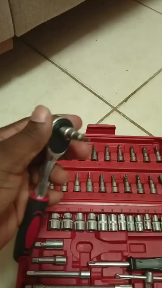 foto de Kit Ferramentas 46 Peças Jogo Chaves Catraca Soquetes Allen Torx Fenda Phillips Maleta Completa Manual Mecânico Manutenção Casa Carro Oficina Profissional ajustes e reparos diversos montagens Quicko