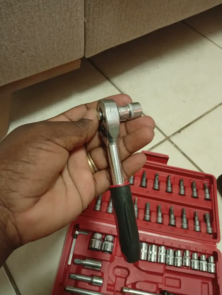 foto de Kit Ferramentas 46 Peças Jogo Chaves Catraca Soquetes Allen Torx Fenda Phillips Maleta Completa Manual Mecânico Manutenção Casa Carro Oficina Profissional ajustes e reparos diversos montagens Quicko