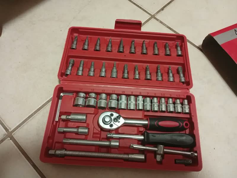 foto de Kit Ferramentas 46 Peças Jogo Chaves Catraca Soquetes Allen Torx Fenda Phillips Maleta Completa Manual Mecânico Manutenção Casa Carro Oficina Profissional ajustes e reparos diversos montagens Quicko