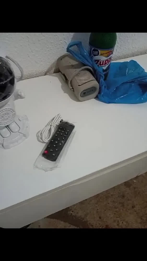 foto de Luminária Projetor Astronauta Galáxia Estrelas Lua LED Bluetooth Caixa de Som Integrada Controle Remoto 360° Luz Noturna Abajur de Mesa para Quarto Sala Decoração Presente Rezzet