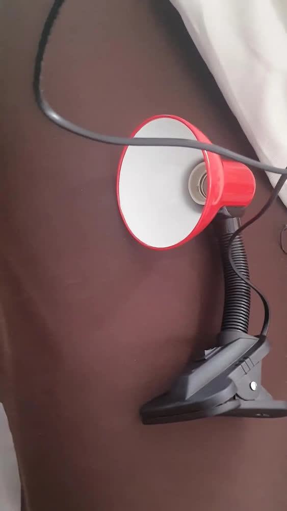 foto de Luminária Abajur Haste Flexível Mesa Escritorio Quarto Garra Clip Vermelha Bivolt