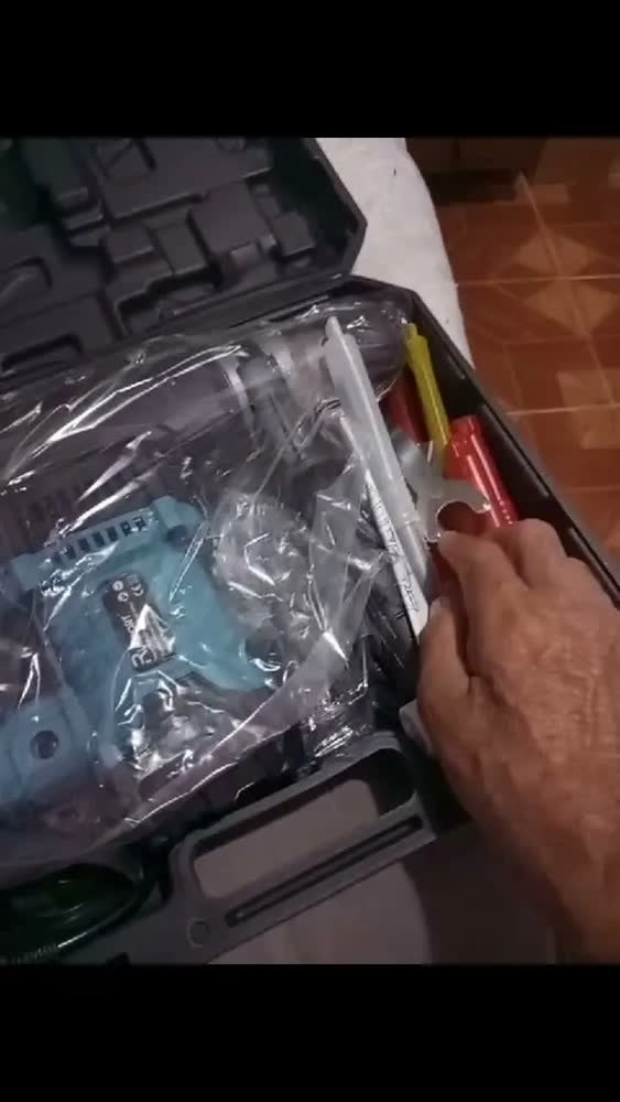 foto de Martelete Perfurador Rompedor Runport Sds Plus 2400W com Acessórios