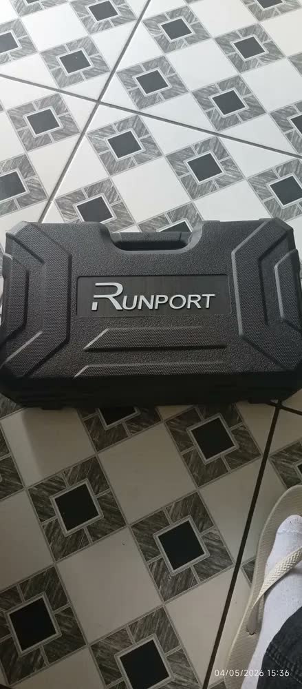 foto de Martelete Perfurador Rompedor Profissional Runport SDS Plus 1300W 26mm 3,2J 3 Funções com Maleta e Acessórios