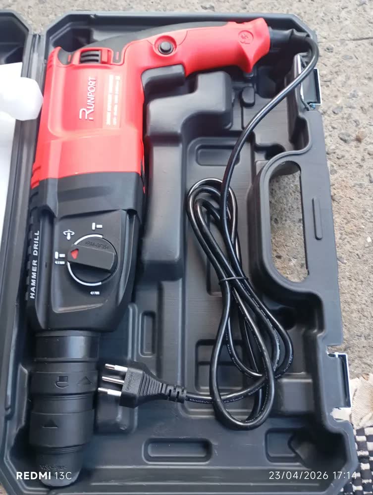 foto de Martelete Perfurador Rompedor Profissional Runport SDS Plus 1300W 26mm 3,2J 3 Funções com Maleta e Acessórios