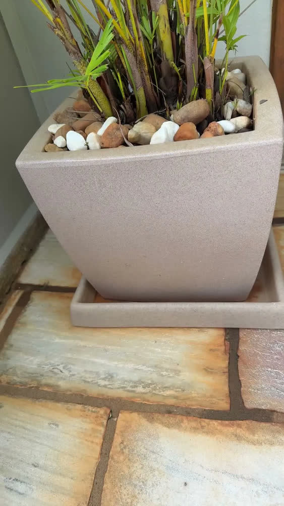 foto de 1 Prato Base P/ Vaso Grande Polietileno Plastico Q 40x40